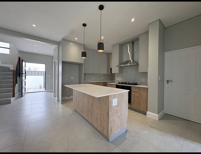 4 BEDROOM FREEHOLD FOR SALE IN SANDOWN